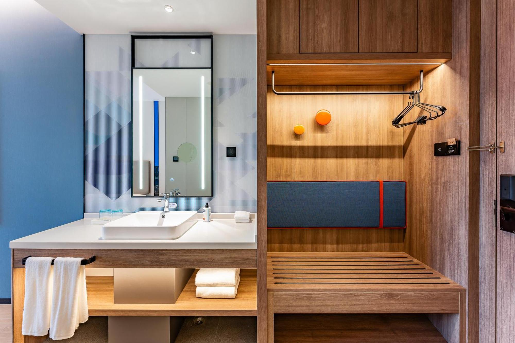 Holiday Inn Express Shanghai Jing'An Temple By Ihg Buitenkant foto
